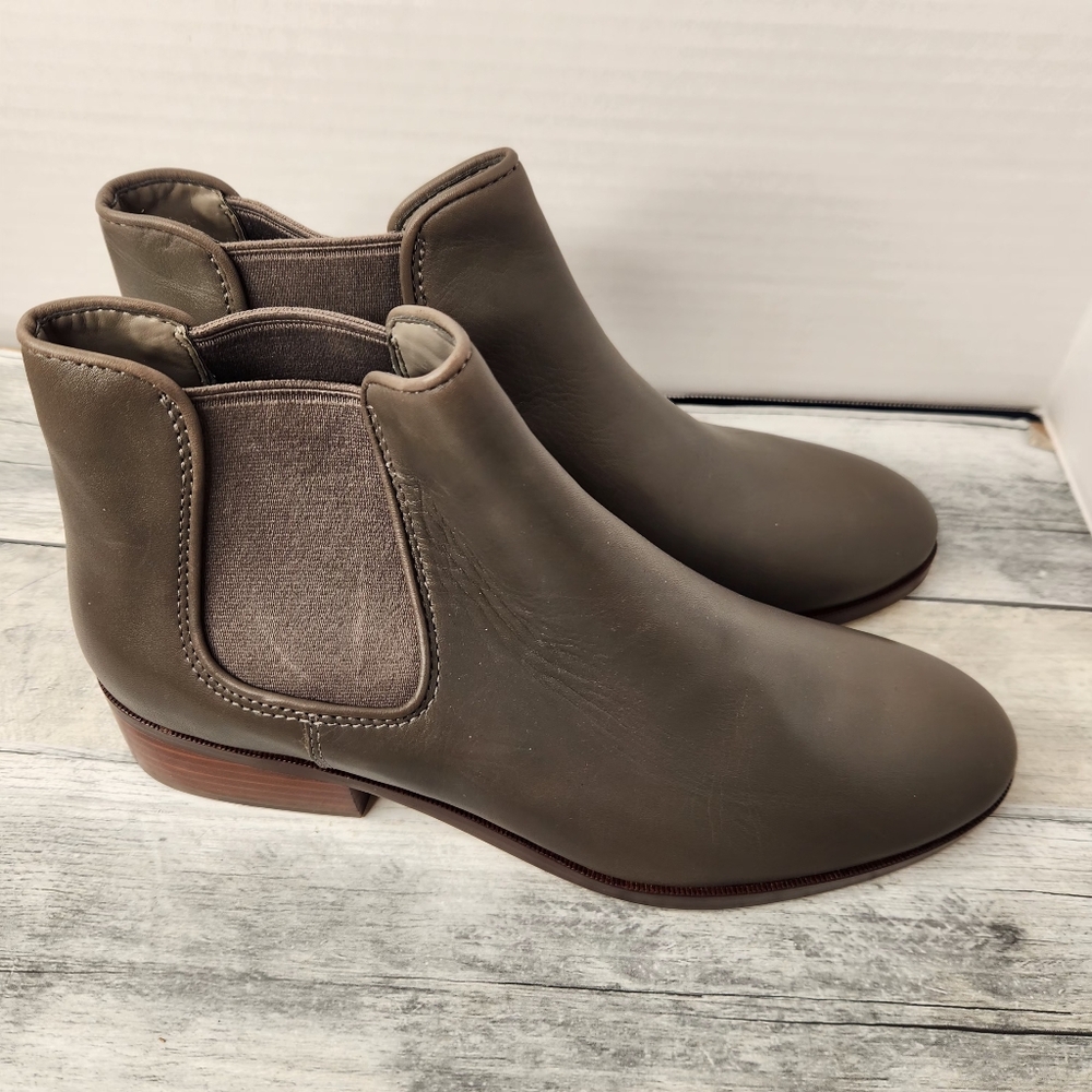 COLE HAAN | Ferri Leather Chelsea Size 8.5